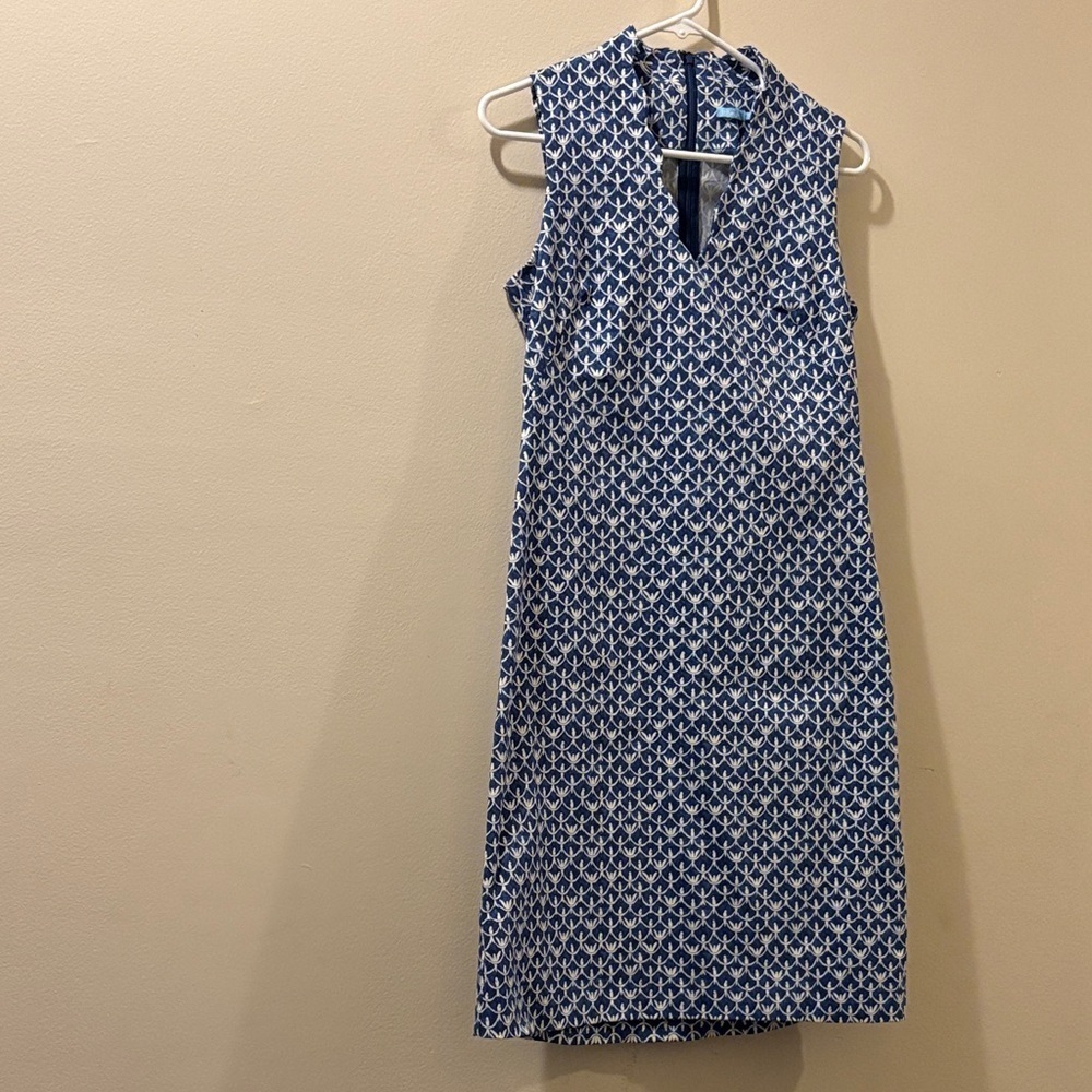 J. McLaughlin Blue and White sleeveless Sheath Dress - size 2 - blue white birds